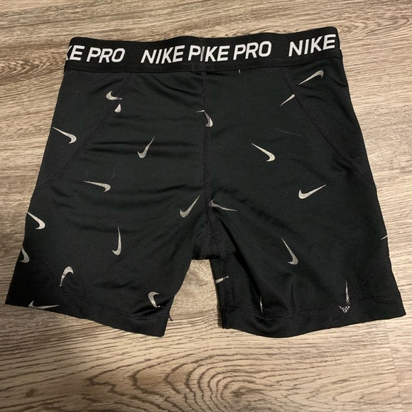 Nike shorts, youth large (fits like an ladies xs/s) - Picture 2 of 4